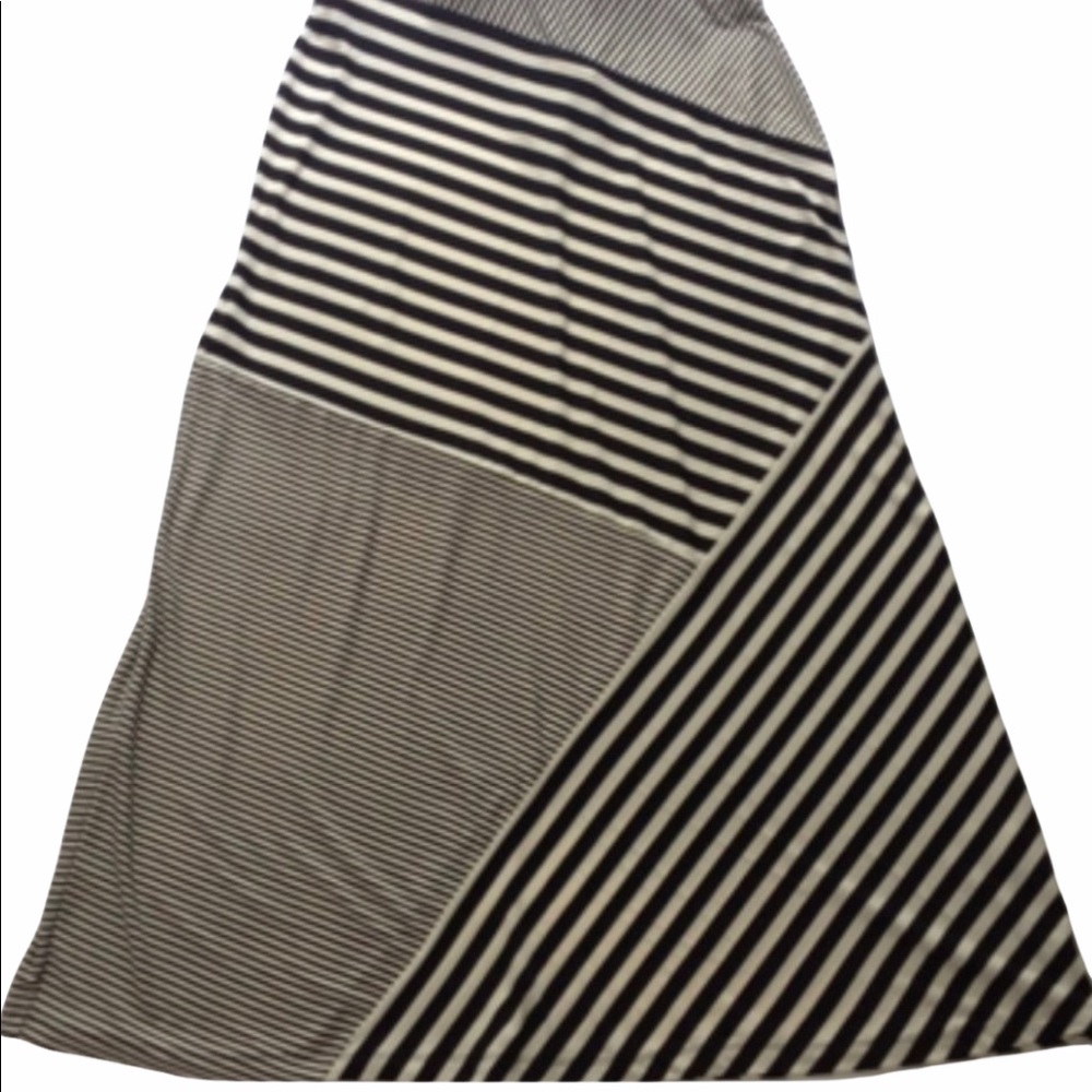 Petite Black/White Design Maxi Skirt